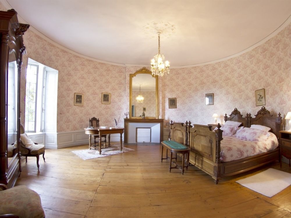 Bed and Breakfast Chateau De Puyrigaud Léoville Exteriér fotografie